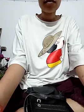 Snapshot of catreena chatting on 10.04.25 catreena online show from 10.04.25