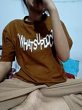 Snapshot of catreena chatting on 10.05.25 catreena online show from 10.05.25