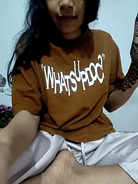 Snapshot of catreena chatting on 10.18.25 catreena online show from 10.18.25