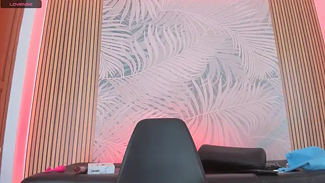 LauraRossi Nova online show from 02.13.25