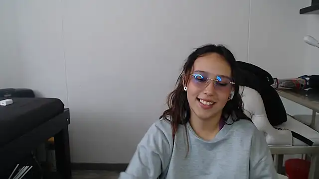 Snapshot of Skarlet_Adams28 chatting on 02.05.25 Skarlet Adams28 online show from 02.05.25