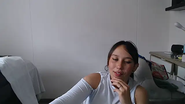 Snapshot of Skarlet_Adams28 chatting on 02.12.25 Skarlet Adams28 online show from 02.12.25