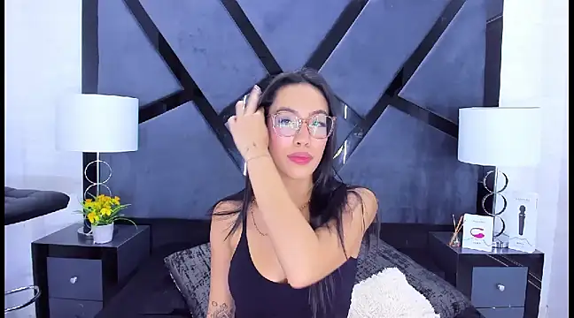 KylieWhite online show from 01.08.25