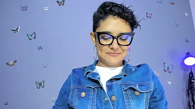 Kaira mosse online show from 10.17.25