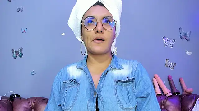 Kaira mosse online show from 10.18.25