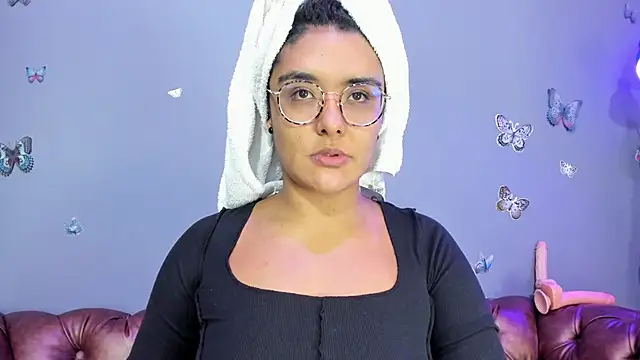 Kaira mosse online show from 10.22.25