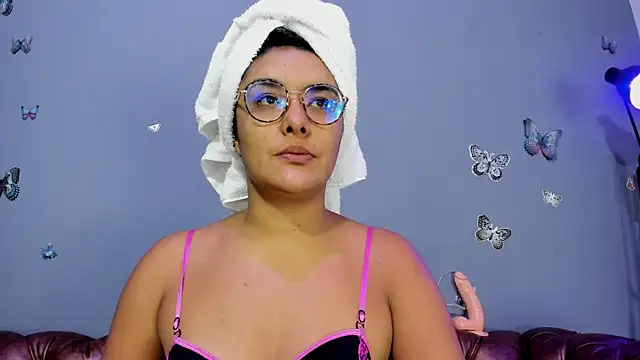 Kaira mosse online show from 11.22.25