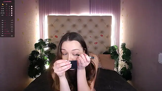 Julie Rhodes online show from 12.12.24