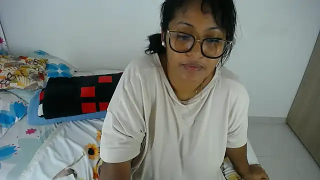 Snapshot of miajoseph_ chatting on 10.03.25 miajoseph online show from 10.03.25