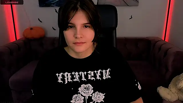 Snapshot of Ruyjin_Choi chatting on 10.23.25 Ruyjin Choi online show from 10.23.25