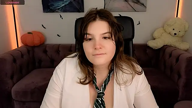 Snapshot of Ruyjin_Choi chatting on 10.28.25 Ruyjin Choi online show from 10.28.25