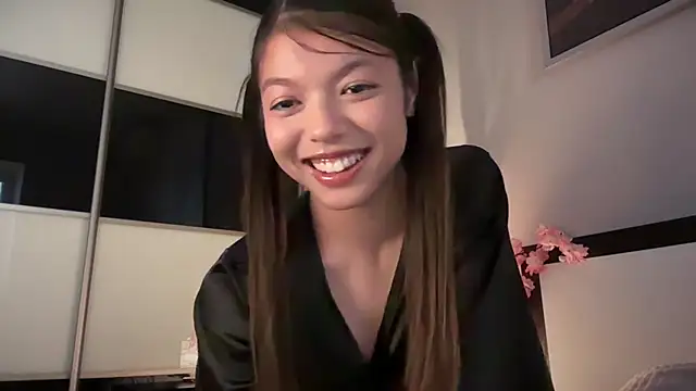 Snapshot of DesiredHoney chatting on 06.21.26 DesiredHoney online show from 06.21.26