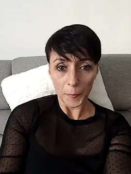 Snapshot of YOURHESZTIA chatting on 12.17.24 YOURHESZTIA online show from 12.17.24