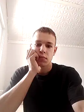 Snapshot of pretty_roman chatting on 02.11.25 pretty roman online show from 02.11.25