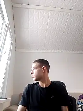 Snapshot of pretty_roman chatting on 02.18.25 pretty roman online show from 02.18.25