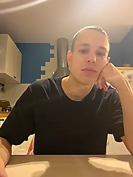 Snapshot of pretty_roman chatting on 11.01.25 pretty roman online show from 11.01.25