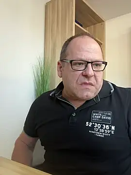 coupleLatinaLovers online show from 12.16.24