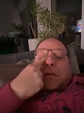 coupleLatinaLovers online show from 12.18.24