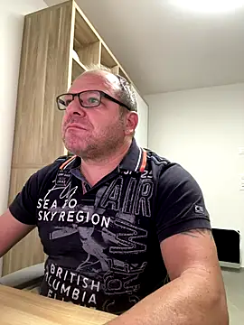 coupleLatinaLovers online show from 10.24.25