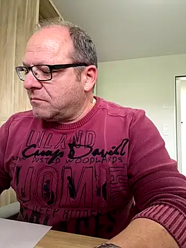 coupleLatinaLovers online show from 10.28.25