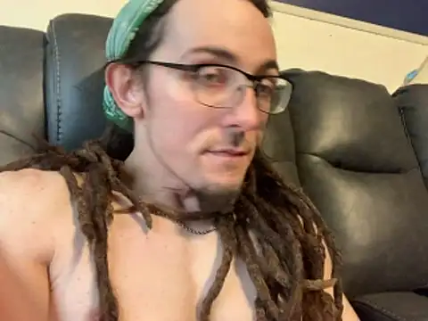 Snapshot of thiccplamp chatting on 10.14.25 thiccplamp online show from 10.14.25