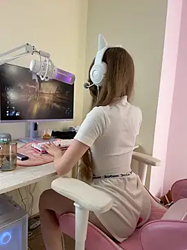 Snapshot of your_girl_next_door chatting on 09.27.25 your girl next door online show from 09.27.25