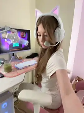 Snapshot of your_girl_next_door chatting on 10.28.25 your girl next door online show from 10.28.25