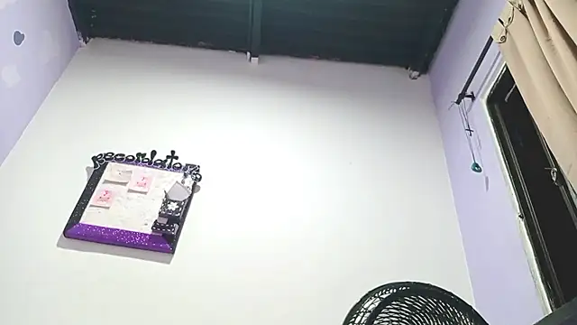 PetiteIvoryQueen19 online show from 12.17.24