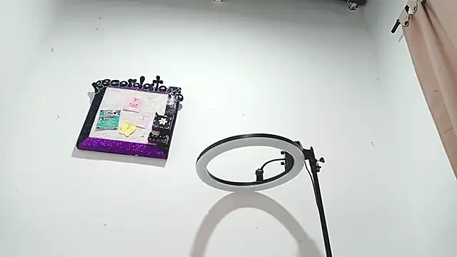 PetiteIvoryQueen19 online show from 03.05.25