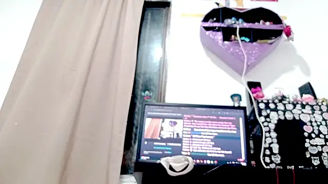 PetiteIvoryQueen19 online show from 09.12.25