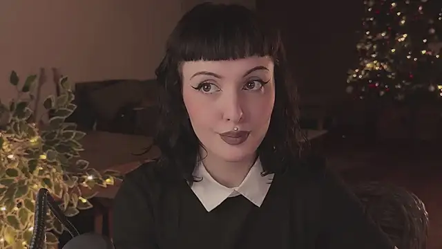 Snapshot of vinylstore chatting on 12.18.24 vinylstore online show from 12.18.24