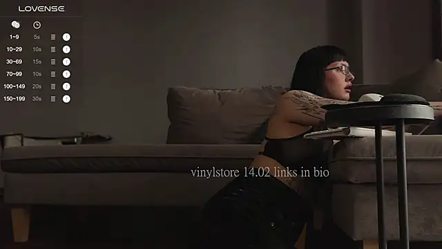 Snapshot of vinylstore chatting on 02.14.25 vinylstore online show from 02.14.25