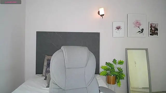 Snapshot of adhara_cortez chatting on 10.22.25 adhara cortez online show from 10.22.25