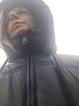 Snapshot of YourJuliena chatting on 01.12.25 YourJuliena online show from 01.12.25