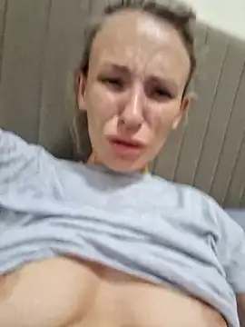 Snapshot of YourJuliena chatting on 02.20.25 YourJuliena online show from 02.20.25