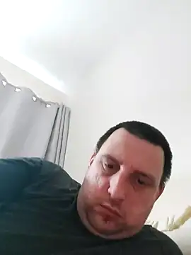 Snapshot of HE-M123 chatting on 12.10.24 HE-M123 online show from 12.10.24