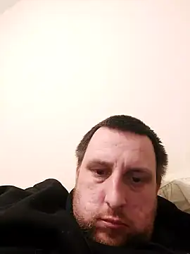 Snapshot of HE-M123 chatting on 12.31.24 HE-M123 online show from 12.31.24