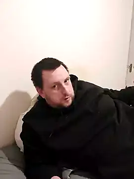 Snapshot of HE-M123 chatting on 01.01.25 HE-M123 online show from 01.01.25