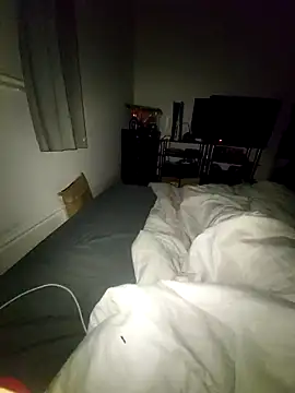 Snapshot of HE-M123 chatting on 10.13.25 HE-M123 online show from 10.13.25