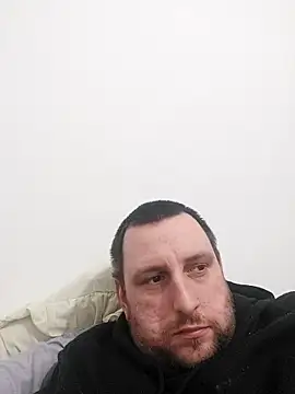 Snapshot of HE-M123 chatting on 10.18.25 HE-M123 online show from 10.18.25