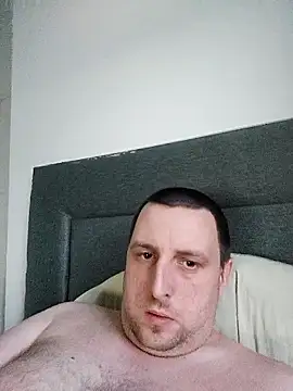 Snapshot of HE-M123 chatting on 12.16.25 HE-M123 online show from 12.16.25