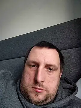 Snapshot of HE-M123 chatting on 04.05.26 HE-M123 online show from 04.05.26