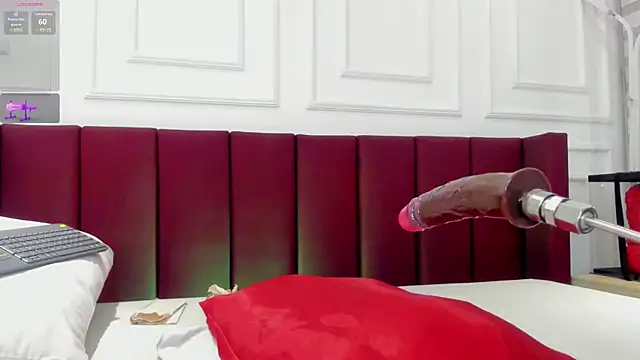 Snapshot of Luna_monroe_ chatting on 12.23.24 Luna monroe  online show from 12.23.24