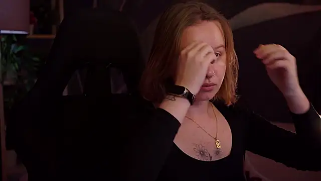 Snapshot of AdeleLoomis chatting on 09.21.25 AdeleLoomis online show from 09.21.25