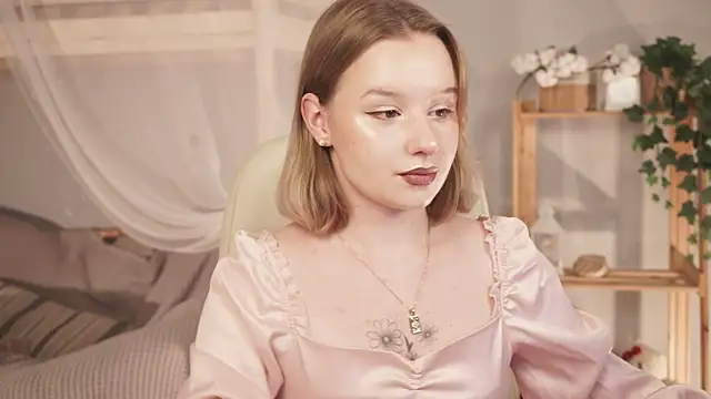 Snapshot of AdeleLoomis chatting on 09.27.25 AdeleLoomis online show from 09.27.25