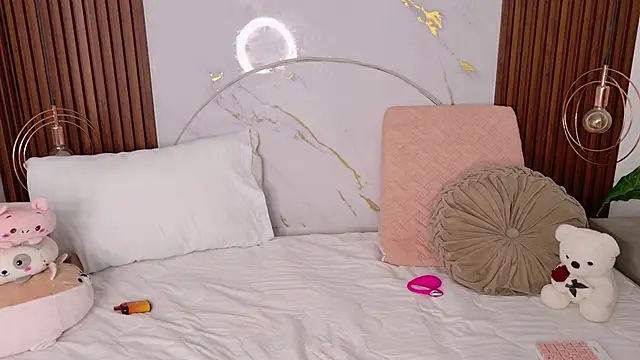 Snapshot of pamelajons_ chatting on 10.22.25 pamelajons  online show from 10.22.25