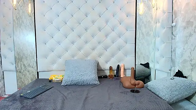 VALENTINA3x online show from 02.22.26