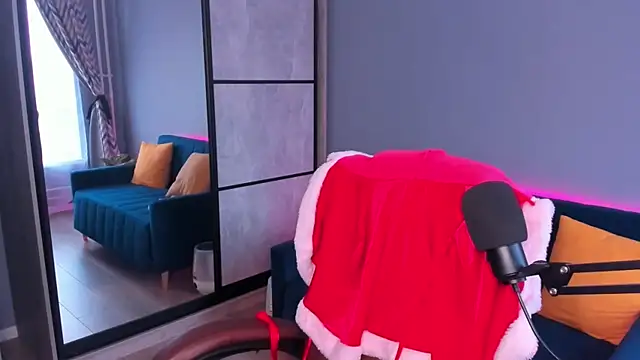 OddlyFamiliar online show from 12.22.24