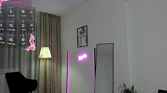 Snapshot of JuicyyPeach_ chatting on 03.17.25 JuicyyPeach online show from 03.17.25