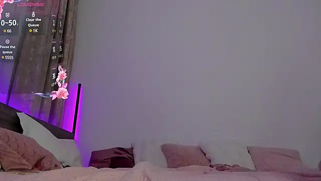 Snapshot of JuicyyPeach_ chatting on 03.22.25 JuicyyPeach online show from 03.22.25